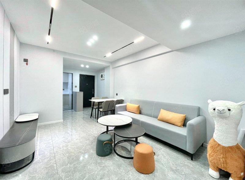 新到,五凤铜盘,首付50万,2010年社区,电梯精装三房 新到,五凤铜盘,首付50万,2010年社区,电梯精装三房