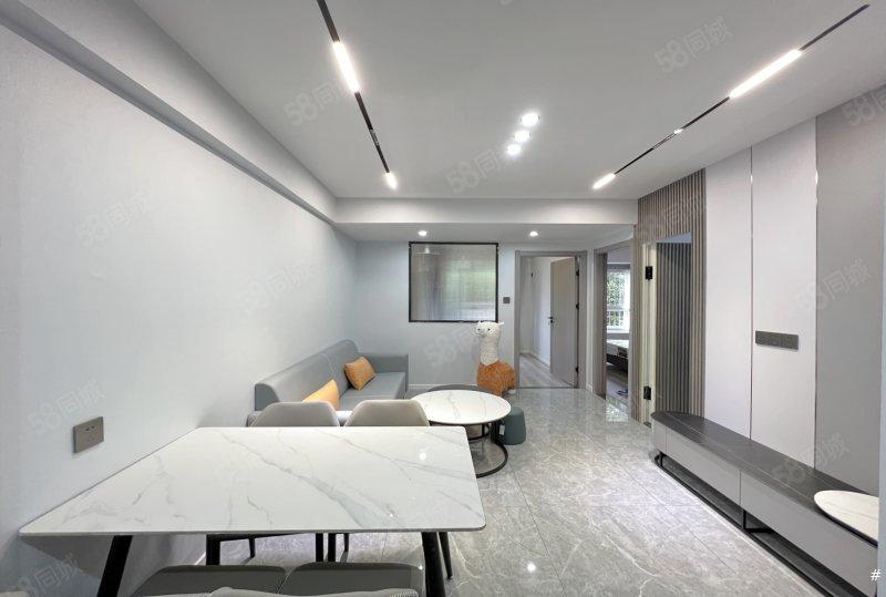 新到,五凤铜盘,首付50万,2010年社区,电梯精装三房 新到,五凤铜盘,首付50万,2010年社区,电梯精装三房