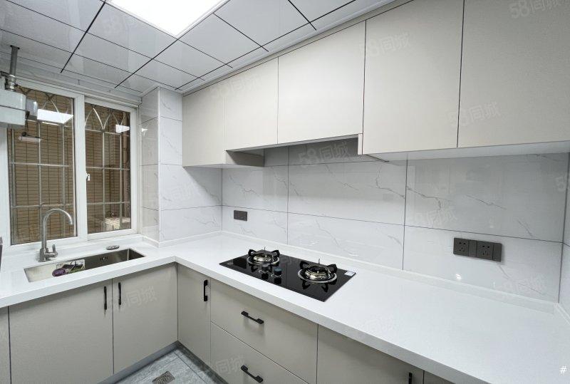 新到,五凤铜盘,首付50万,2010年社区,电梯精装三房 新到,五凤铜盘,首付50万,2010年社区,电梯精装三房