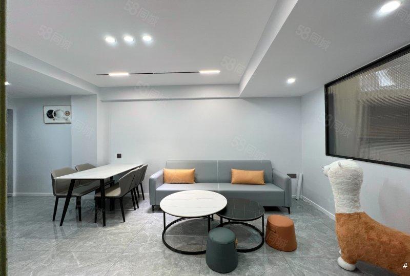 新到,五凤铜盘,首付50万,2010年社区,电梯精装三房 新到,五凤铜盘,首付50万,2010年社区,电梯精装三房