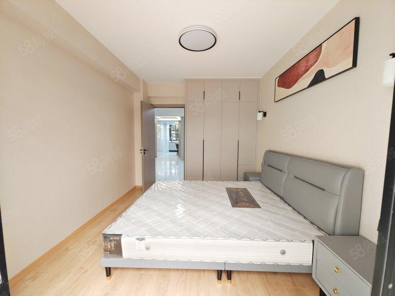 福新路03年贴砖商品房,精装大三房双卫,好楼层,南北通透 福新路03年贴砖商品房,精装大三房双卫,好楼层,南北通透